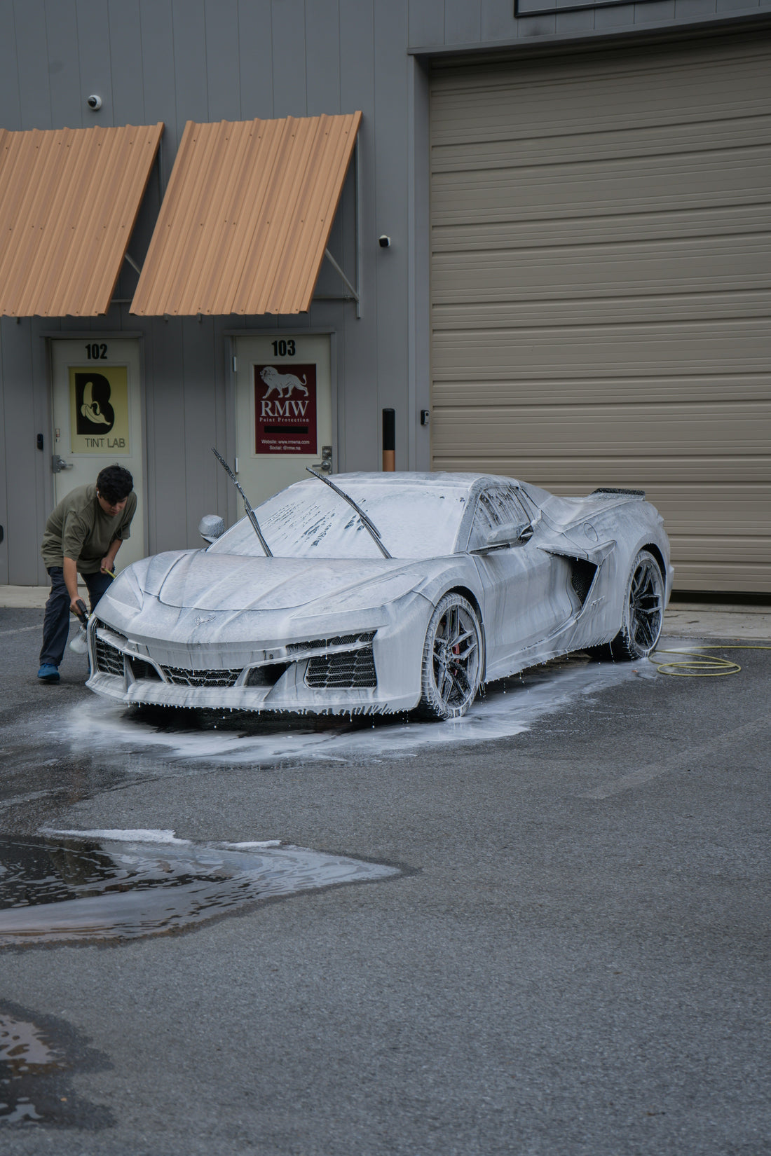 How to Wash Your Car Without Scratches (Two‑Bucket and Rinseless Methods)